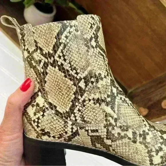 New NORDSTROM LEATHER Snakeskin Style Booties - So Cute! Size 6 MSRP: $89.00 - Picture 10 of 15
